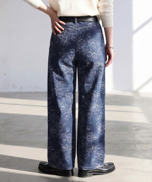SELECT LEVERY(セレクトリベリー)の「ジャガード花柄ワイドパンツ(デニムパンツ・レディース・ネイビー/キナリ・LARGE/MEDIUM/X-LARGE)」の4枚目の写真