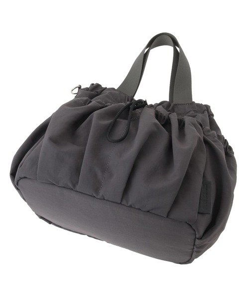 CONVERSE TOKYO（コンバーストウキョウ）の「2WAY NYLON DRAWSTRING SHOULDER BAG（ショルダーバッグ・レディース・ブラック/チャコールグレー・FREE）」の9枚目の写真