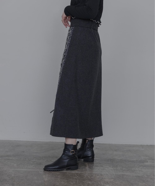 Eimee Law(エイミーロウ)の「フロントシャギーメルトンZIPフレアースカート(スカート・レディース・ライトベージュ/ブラック/チャコールグレー・MEDIUM)」の14枚目の写真