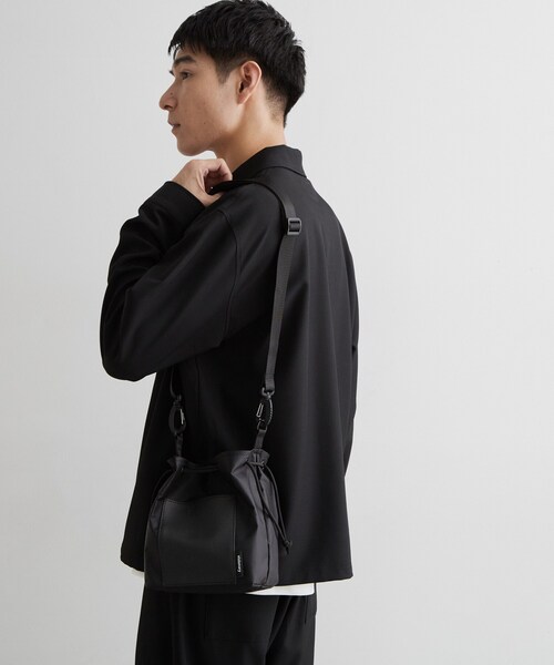 THE SHOP TK （ザ ショップ ティーケー ）の「VISIONARY 異素材コンビ 巾着ショルダーバッグ（ショルダーバッグ・メンズ・ブラック/ブラック系1・00）」の3枚目の写真