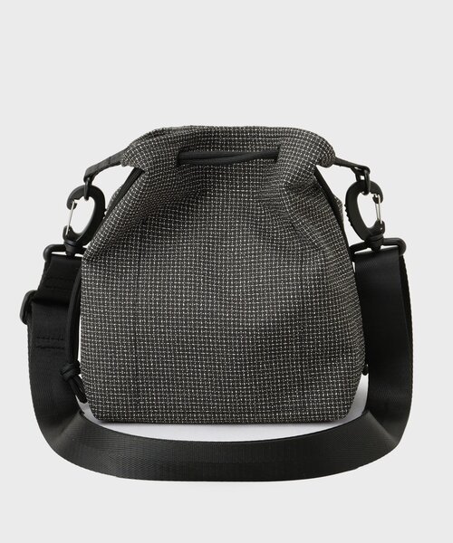 THE SHOP TK （ザ ショップ ティーケー ）の「VISIONARY 異素材コンビ 巾着ショルダーバッグ（ショルダーバッグ・メンズ・ブラック/ブラック系1・00）」の10枚目の写真