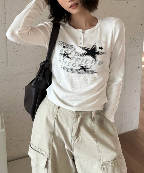 SpRay(スプレイ)の「STARスタッズロングTシャツ(Tシャツ/カットソー・レディース・アイボリー/グレー/オフホワイト/ブラウン/ボルドー/ブラック・FREE)」の7枚目の写真