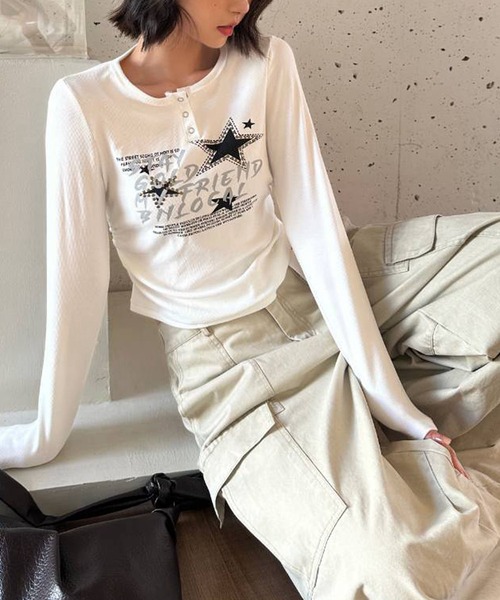 SpRay(スプレイ)の「STARスタッズロングTシャツ(Tシャツ/カットソー・レディース・アイボリー/グレー/オフホワイト/ブラウン/ボルドー/ブラック・FREE)」の8枚目の写真