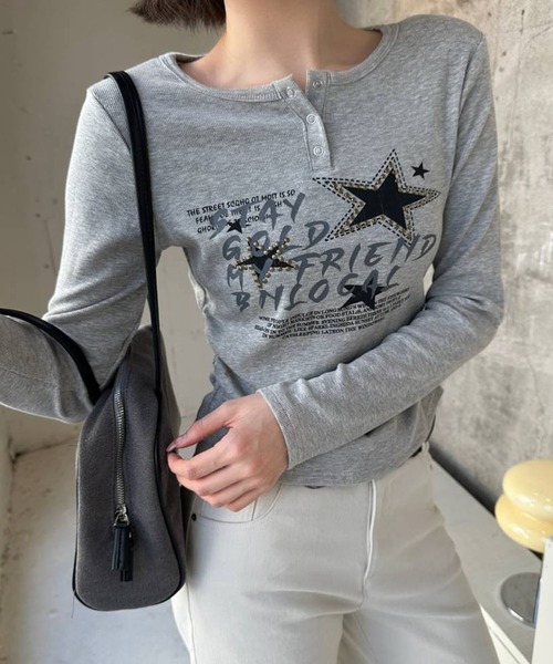 SpRay(スプレイ)の「STARスタッズロングTシャツ(Tシャツ/カットソー・レディース・アイボリー/グレー/オフホワイト/ブラウン/ボルドー/ブラック・FREE)」の9枚目の写真