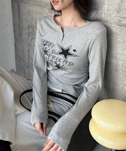 SpRay(スプレイ)の「STARスタッズロングTシャツ(Tシャツ/カットソー・レディース・アイボリー/グレー/オフホワイト/ブラウン/ボルドー/ブラック・FREE)」の10枚目の写真