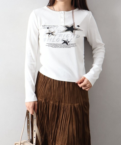 SpRay(スプレイ)の「STARスタッズロングTシャツ(Tシャツ/カットソー・レディース・アイボリー/グレー/オフホワイト/ブラウン/ボルドー/ブラック・FREE)」の19枚目の写真