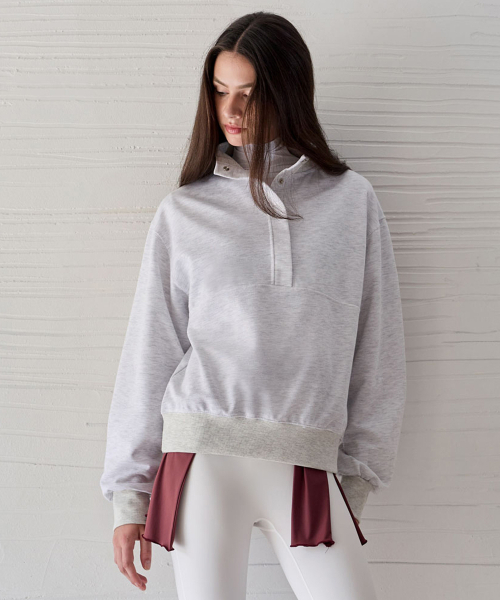 DEVIWEAR(デヴィウェア)の「ハイネック ヘンリー スウェット DEVI-T0166-メランジホワイト(スウェット・レディース・ライトグレー・FREE)」の2枚目の写真