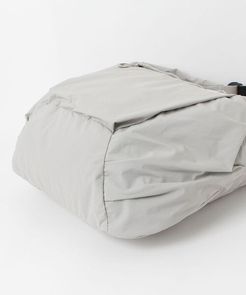 THE NORTH FACE（ザノースフェイス）の「ザ・ノースフェイス / フィーカスショルダー NMW72650（レディース）（ショルダーバッグ・レディース・ブラック系その他/ホワイト系その他・ONE SIZE）」の4枚目の写真