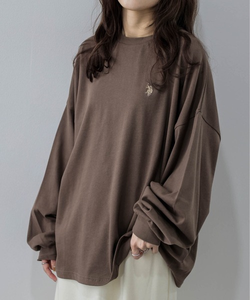 La-gemme(ラジェム)の「U.S. POLO ASSN. 別注 ワンポイント刺繍オーバーサイズロンT(Tシャツ/カットソー・レディース・ブラック/ブラウン/ネイビー/ホワイト/グレー・フリー)」の4枚目の写真