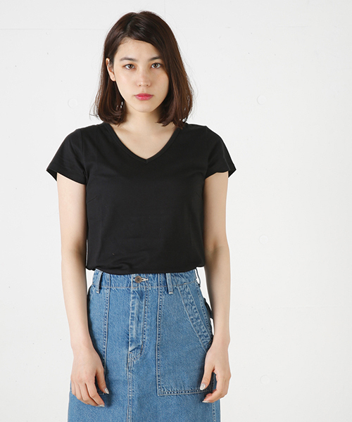 MOUSSY（マウジー）の「V/N BASIC TEE（Tシャツ/カットソー・レディース・オフホワイト/ブラック・1/2）」の2枚目の写真