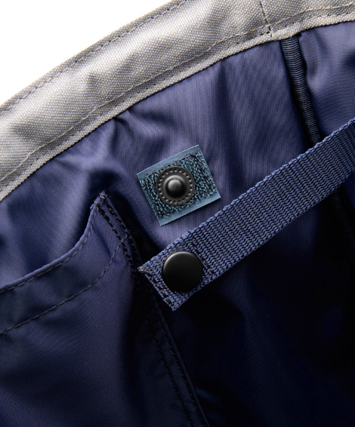 PORTER（ポーター）の「菅原一剛×PORTER×B印 YOSHIDA / 別注 “ PHOTOTE”カメラトートバッグ（トートバッグ・メンズ・グレー/ブラック・ONE SIZE）」の7枚目の写真