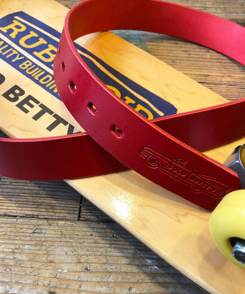 OLD BETTY'S（オールドベティーズ）の「Caddilac Leather Belt/キャデラックレザーベルト（ベルト・レディース・ネイビー/ブラウン/キャメル/オリーブ/レッド/ナチュラル・FREE）」の6枚目の写真