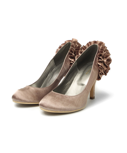 menue（メヌエ）の「バックフリル ハイヒール サテンパンプス（8.5cmヒール）（パンプス・レディース・ブラック/レッド系その他/シルバー/ネイビー/ワインレッド/パープル系その他/エメラルド/ベージュ系その他・23.5cm/21.5cm/24cm/24.5cm/25.5cm/26cm/25cm/23cm/22.5cm/22cm）」の5枚目の写真