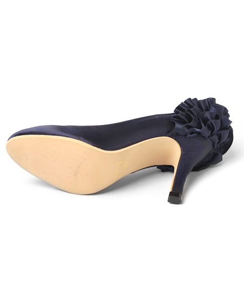 menue（メヌエ）の「バックフリル ハイヒール サテンパンプス（8.5cmヒール）（パンプス・レディース・ブラック/レッド系その他/シルバー/ネイビー/ワインレッド/パープル系その他/エメラルド/ベージュ系その他・23.5cm/21.5cm/24cm/24.5cm/25.5cm/26cm/25cm/23cm/22.5cm/22cm）」の14枚目の写真