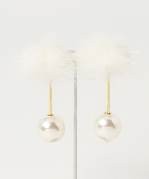 natural couture（ナチュラルクチュール）の「ミンクファー×パールイヤリング（イヤリング・レディース・グレー/ホワイト/カーキ/ピンクベージュ・FREE）」の2枚目の写真