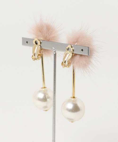 natural couture（ナチュラルクチュール）の「ミンクファー×パールイヤリング（イヤリング・レディース・グレー/ホワイト/カーキ/ピンクベージュ・FREE）」の6枚目の写真