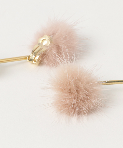 natural couture（ナチュラルクチュール）の「ミンクファー×パールイヤリング（イヤリング・レディース・グレー/ホワイト/カーキ/ピンクベージュ・FREE）」の7枚目の写真