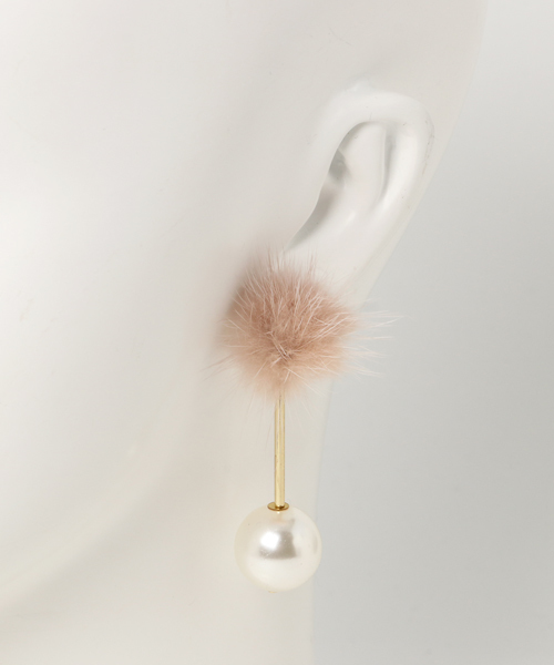 natural couture（ナチュラルクチュール）の「ミンクファー×パールイヤリング（イヤリング・レディース・グレー/ホワイト/カーキ/ピンクベージュ・FREE）」の5枚目の写真