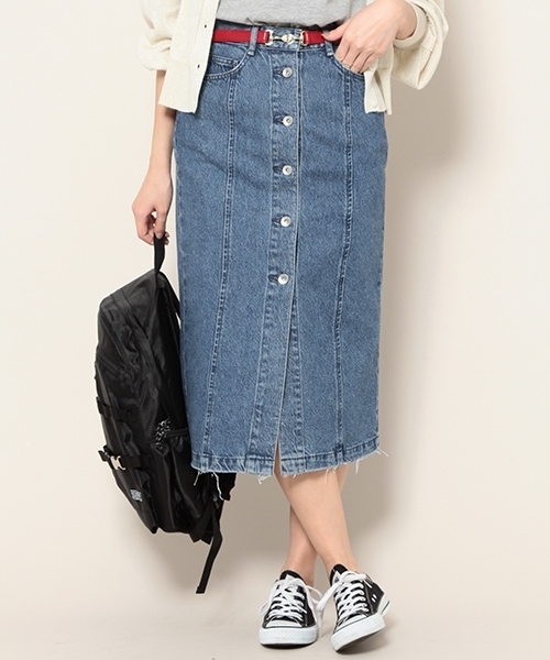 PAGEBOY(ページボーイ)の「デニム前ボタンタイトスカート(デニムスカート・レディース・ライトブルー/サックスブルー/ブラック・SMALL/MEDIUM)」の3枚目の写真