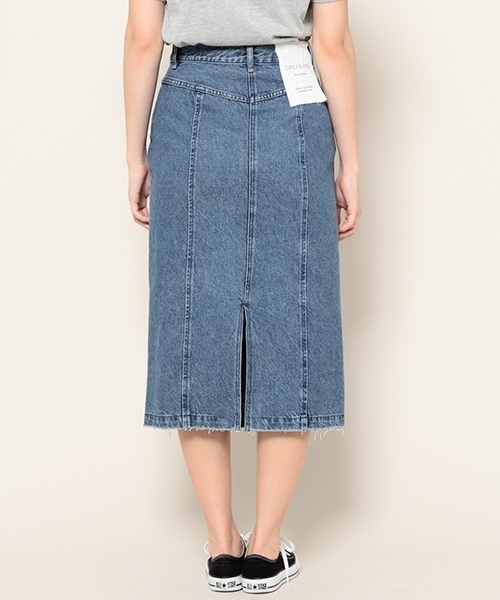 PAGEBOY(ページボーイ)の「デニム前ボタンタイトスカート(デニムスカート・レディース・ライトブルー/サックスブルー/ブラック・SMALL/MEDIUM)」の11枚目の写真