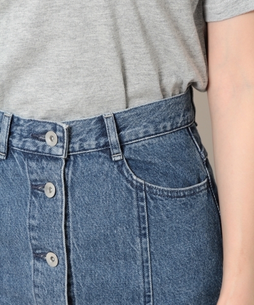 PAGEBOY(ページボーイ)の「デニム前ボタンタイトスカート(デニムスカート・レディース・ライトブルー/サックスブルー/ブラック・SMALL/MEDIUM)」の12枚目の写真