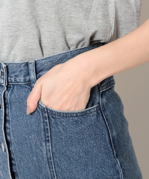 PAGEBOY(ページボーイ)の「デニム前ボタンタイトスカート(デニムスカート・レディース・ライトブルー/サックスブルー/ブラック・SMALL/MEDIUM)」の14枚目の写真