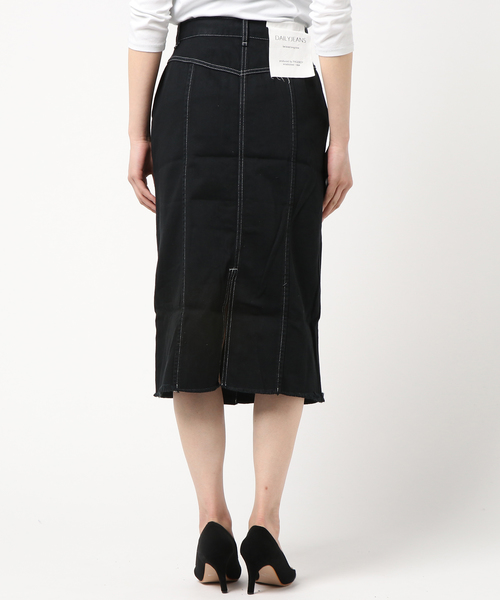 PAGEBOY(ページボーイ)の「デニム前ボタンタイトスカート(デニムスカート・レディース・ライトブルー/サックスブルー/ブラック・SMALL/MEDIUM)」の4枚目の写真