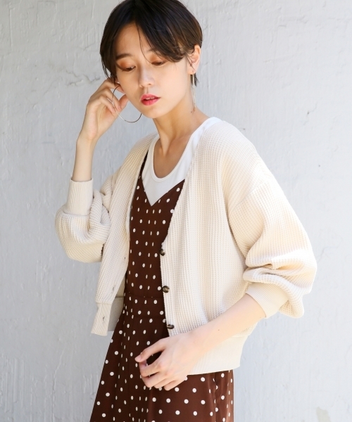 LOWRYS FARM（ローリーズファーム）の「ワッフルカーデ　806115（カーディガン/ボレロ・レディース・オフホワイト/ブラック/ベージュ/レッド・FREE）」の18枚目の写真