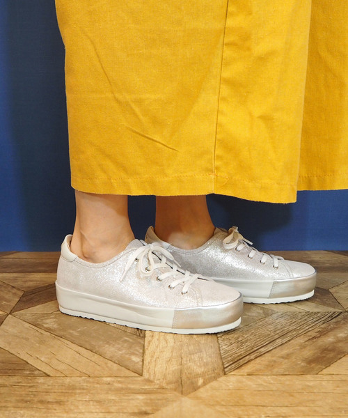 ANYO（エーエヌワイオー）の「〈ANYO (エーエヌワイオー)〉厚底ソフトレザースニーカー（スニーカー・レディース・オフホワイト/シルバー/ブラック・22.5cm/23.0cm/23.5cm/24.0cm/24.5cm）」の8枚目の写真