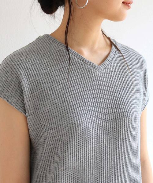 andme（アンドミー）の「ワッフルVネックTシャツワンピース（ワンピース・レディース・カーキ/グレー/ベージュ/ブラック/オフホワイト・M/L）」の13枚目の写真
