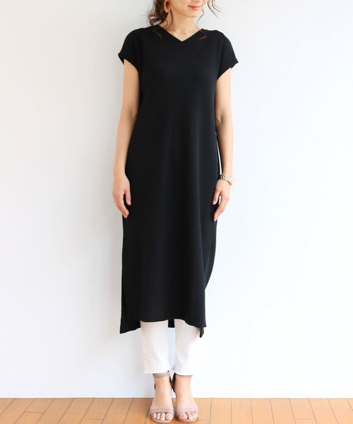 andme（アンドミー）の「ワッフルVネックTシャツワンピース（ワンピース・レディース・カーキ/グレー/ベージュ/ブラック/オフホワイト・M/L）」の9枚目の写真