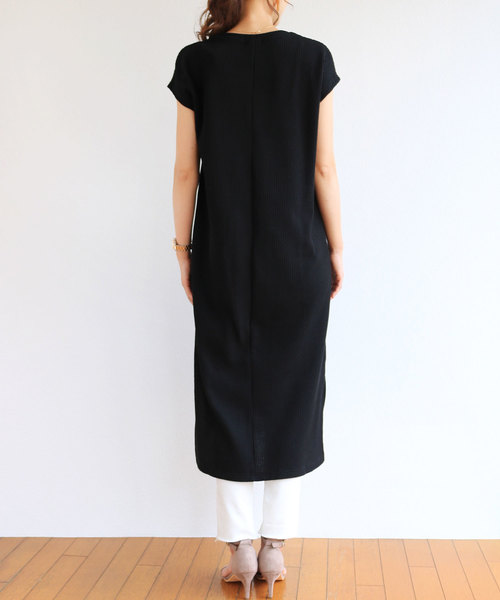andme（アンドミー）の「ワッフルVネックTシャツワンピース（ワンピース・レディース・カーキ/グレー/ベージュ/ブラック/オフホワイト・M/L）」の17枚目の写真
