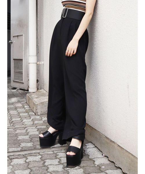 EMODA（エモダ）の「ヘムアップワイドパンツ（その他パンツ・レディース・ブラック/ベージュ/グレー・SMALL/MEDIUM）」の2枚目の写真