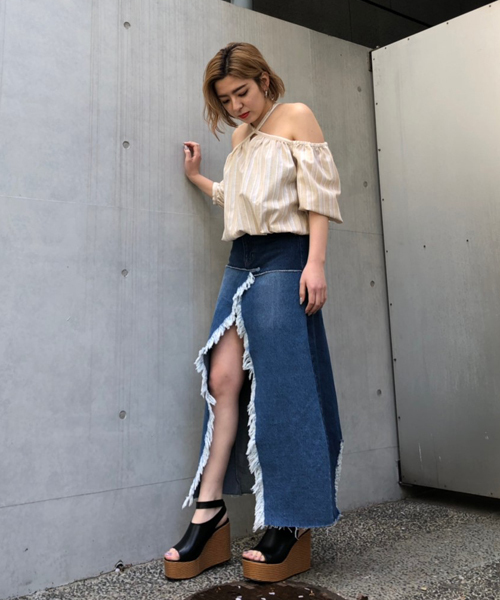 ENVYM（アンビー）の「ＳＴＲＩＰＥ ＯＦＦ ＳＨＯＵＬＤＥＲ ＢＳ（シャツ/ブラウス・レディース・ベージュ/レッド・FREE）」の9枚目の写真