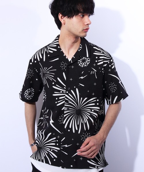 ８(eight)（エイト）の「総柄シャツ ファイヤー柄 シャツ 開襟シャツ（シャツ/ブラウス・メンズ・ホワイト/ブラック/マルチ・MEDIUM/LARGE/X-LARGE）」の2枚目の写真
