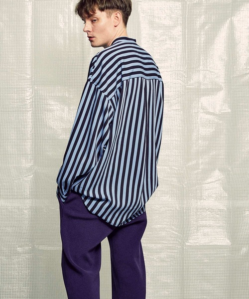 MAISON SPECIAL(メゾンスペシャル)の「《ユニセックスアイテム》【SPECIAL FACTORY コラボ】マルチファブリックプライムオーバースタンドカラーシャツ 【MAISON SPECIAL/メゾンスペシャル】(シャツ/ブラウス・メンズ・チャコールグレー/ブラック/オフホワイト/カーキ/サックスブルー/ブルー/ピンク・44/46/48)」の11枚目の写真