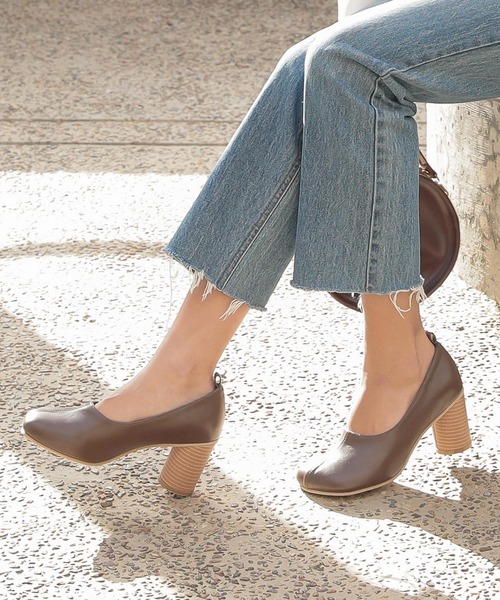 KOBE LETTUCE(コウベレタス)の「ワイドスクエアサークルヒールストラップパンプス(パンプス・レディース・ブラウン/ブラック/ホワイト・L/S/M/LL)」の12枚目の写真