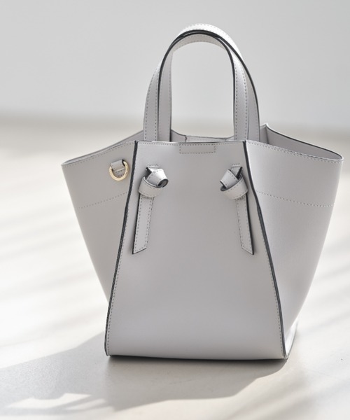 &. NOSTALGIA(アンドドットノスタルジア)の「扇形トートバッグ(トートバッグ・レディース・ブラック/アイボリー/グレイッシュベージュ/ピンクベージュ/ブラウン/グレー/サックスブルー/モスグリーン/キナリ/ホワイト×ブラウン/ホワイト×イエロー/ピンク/キャメル/ミント/コーラルピンク・FREE)」の6枚目の写真