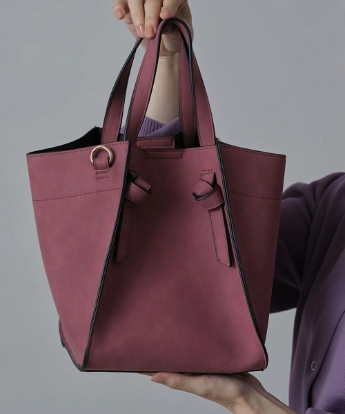 &. NOSTALGIA(アンドドットノスタルジア)の「扇形トートバッグ(トートバッグ・レディース・ブラック/アイボリー/グレイッシュベージュ/ピンクベージュ/ブラウン/グレー/サックスブルー/モスグリーン/キナリ/ホワイト×ブラウン/ホワイト×イエロー/ピンク/キャメル/ミント/コーラルピンク・FREE)」の13枚目の写真