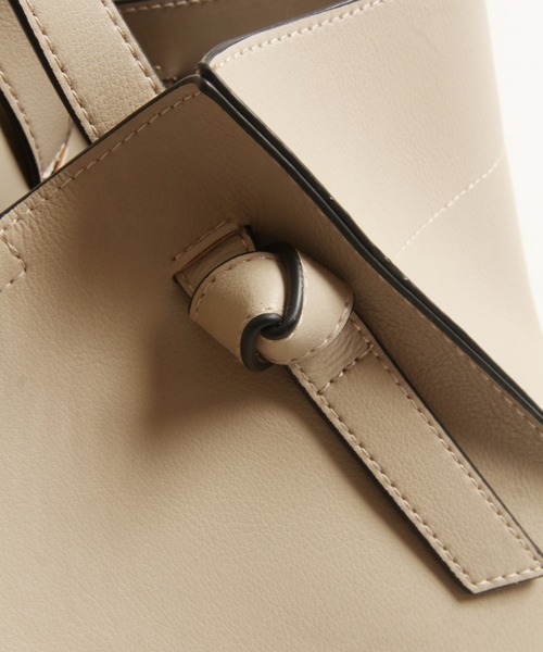 &. NOSTALGIA(アンドドットノスタルジア)の「扇形トートバッグ(トートバッグ・レディース・ブラック/アイボリー/グレイッシュベージュ/ピンクベージュ/ブラウン/グレー/サックスブルー/モスグリーン/キナリ/ホワイト×ブラウン/ホワイト×イエロー/ピンク/キャメル/ミント/コーラルピンク・FREE)」の20枚目の写真