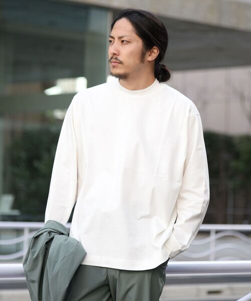 SHIPS(シップス)の「【WEB限定】SHIPS: 形態安定 防シワ加工 テレワーク ビズ リラックスフィット クルーネック Tシャツ (ロンT)(Tシャツ/カットソー・メンズ・ホワイト/チャコールグレー/ネイビー/ブルー・SMALL/MEDIUM/LARGE/X-LARGE/XX-LARGE)」の2枚目の写真