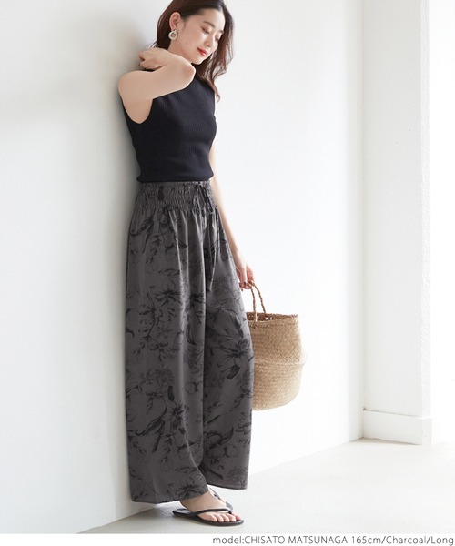 coca(coca)(コカ)の「大人フラワー柄リラックスパンツ(その他パンツ・レディース・チャコールグレー・SHORT/LONG)」の2枚目の写真