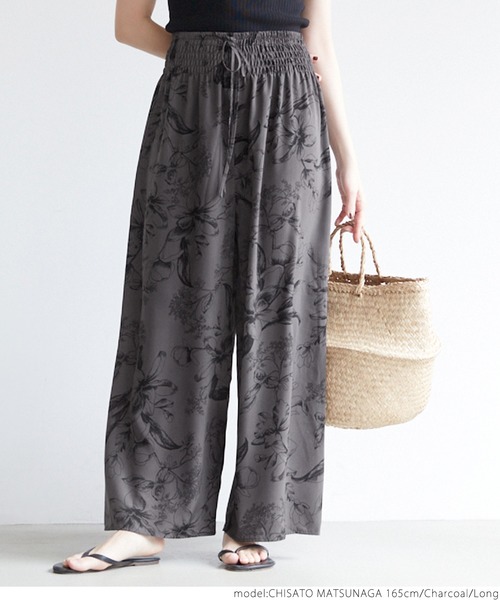 coca(coca)(コカ)の「大人フラワー柄リラックスパンツ(その他パンツ・レディース・チャコールグレー・SHORT/LONG)」の3枚目の写真