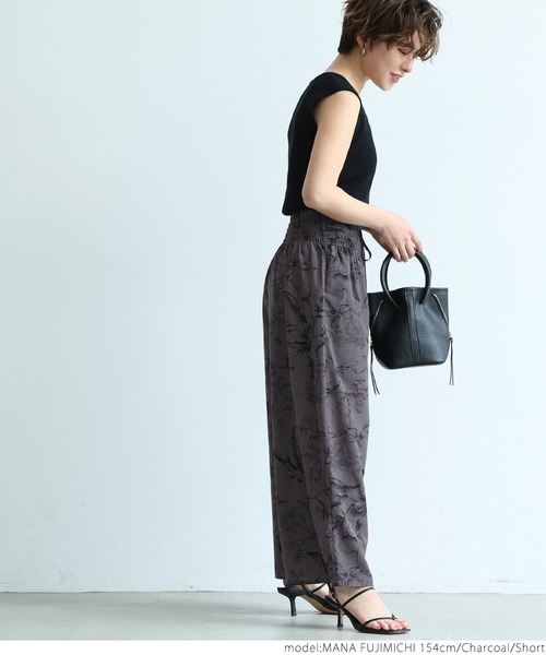 coca(coca)(コカ)の「大人フラワー柄リラックスパンツ(その他パンツ・レディース・チャコールグレー・SHORT/LONG)」の17枚目の写真