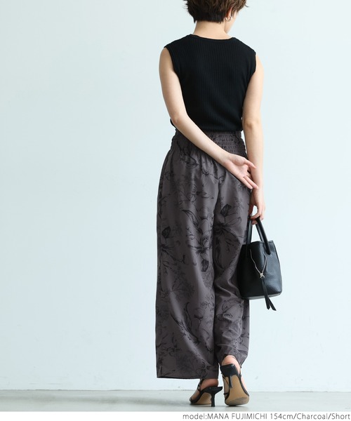 coca(coca)(コカ)の「大人フラワー柄リラックスパンツ(その他パンツ・レディース・チャコールグレー・SHORT/LONG)」の13枚目の写真