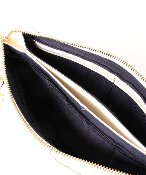 florist(フローリスト)の「【FLORGE】【3way】プレート付きぷっくりお財布ベルトフラットショルダーバッグ(ショルダーバッグ・レディース・ホワイト系その他2/グレー系その他2/その他2/レッド系その他2/ブラック系その他2/イエロー系その他2/グリーン系その他2/ブラウン系その他2/ベージュ系その他2・FREE)」の18枚目の写真