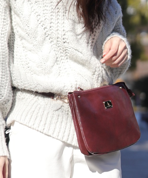 florist(フローリスト)の「【FLORGE】【3way】プレート付きぷっくりお財布ベルトフラットショルダーバッグ(ショルダーバッグ・レディース・ホワイト系その他2/グレー系その他2/その他2/レッド系その他2/ブラック系その他2/イエロー系その他2/グリーン系その他2/ブラウン系その他2/ベージュ系その他2・FREE)」の4枚目の写真