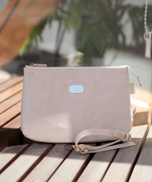 florist(フローリスト)の「【FLORGE】【3way】プレート付きぷっくりお財布ベルトフラットショルダーバッグ(ショルダーバッグ・レディース・ホワイト系その他2/グレー系その他2/その他2/レッド系その他2/ブラック系その他2/イエロー系その他2/グリーン系その他2/ブラウン系その他2/ベージュ系その他2・FREE)」の5枚目の写真