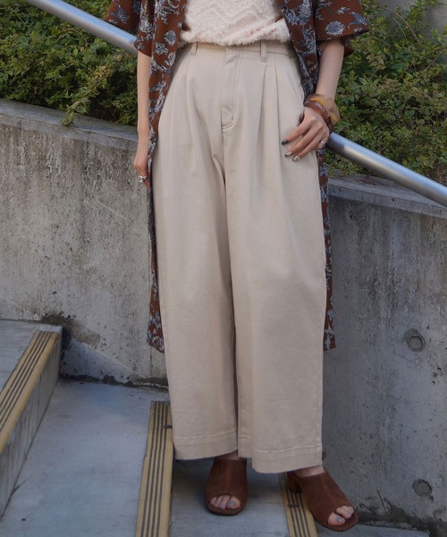 NICOLE white(ニコルホワイト)の「ワイドストレートパンツ(その他パンツ・レディース・カーキ/ベージュ/ネイビー・FREE)」の2枚目の写真