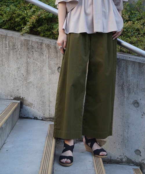 NICOLE white(ニコルホワイト)の「ワイドストレートパンツ(その他パンツ・レディース・カーキ/ベージュ/ネイビー・FREE)」の3枚目の写真